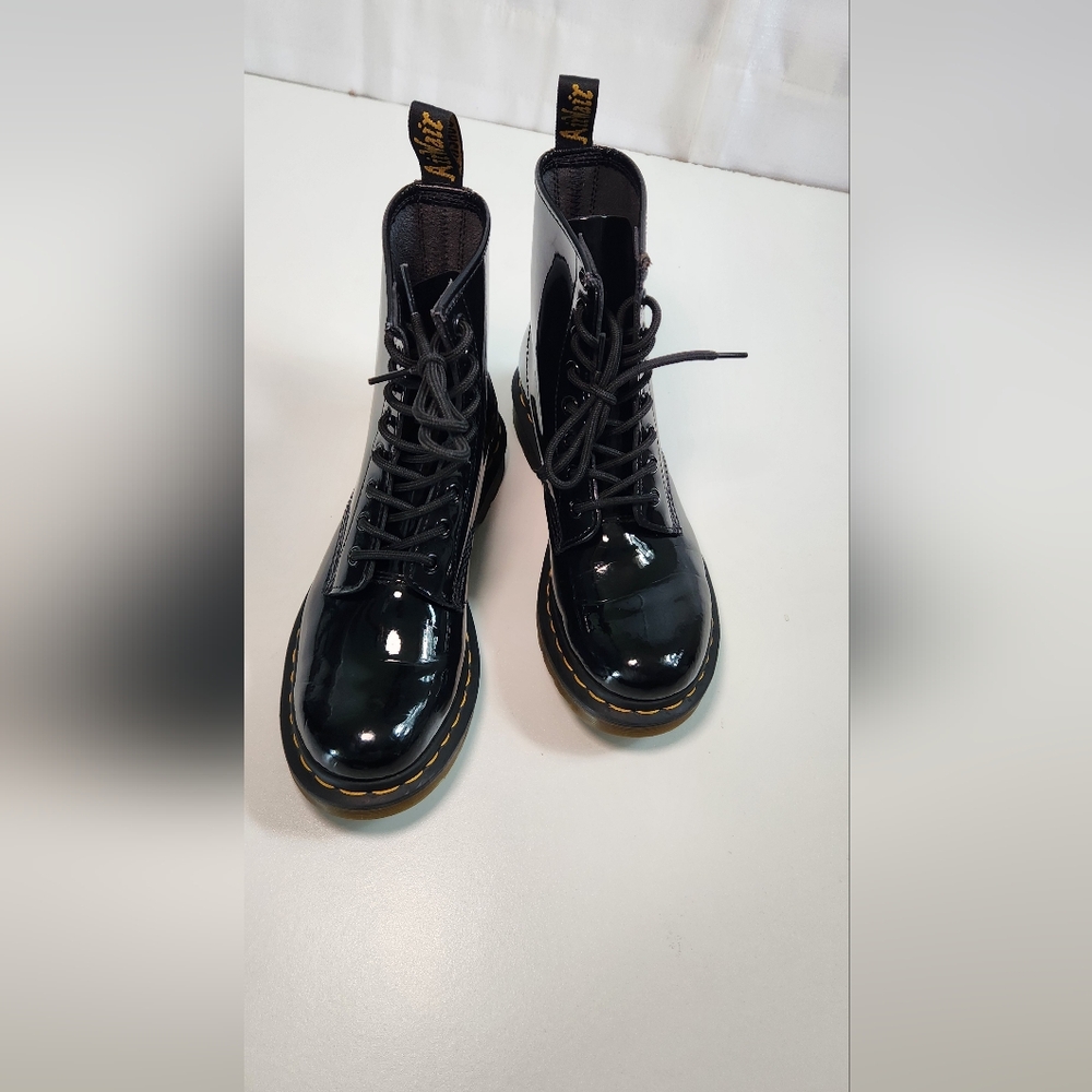 Dr. Martens Women's 1460 W Patent Leather Fashion Boot. Size: 7 - Picture 5 of 9